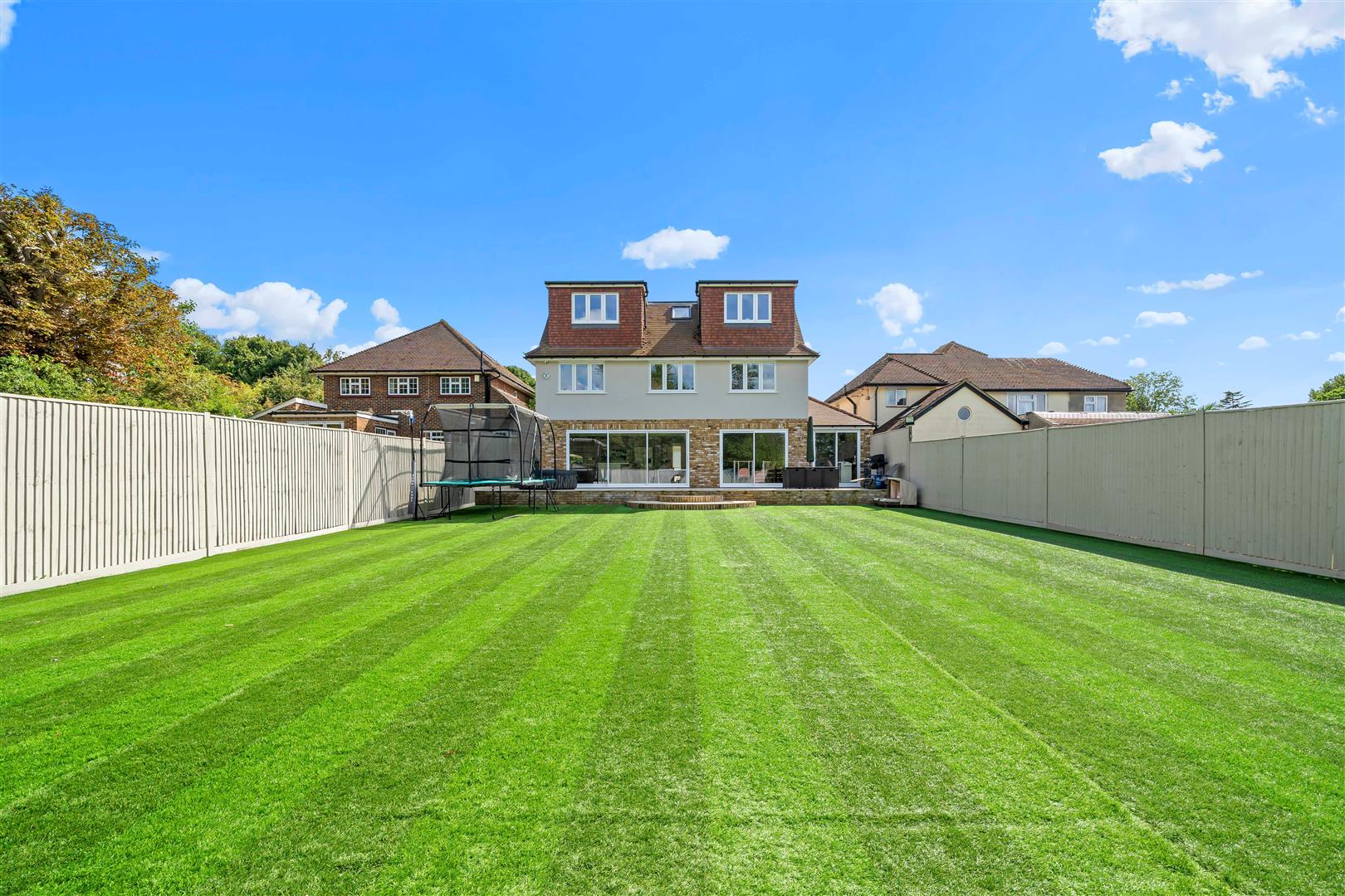 5 bed property in Godolphin Close, Sutton